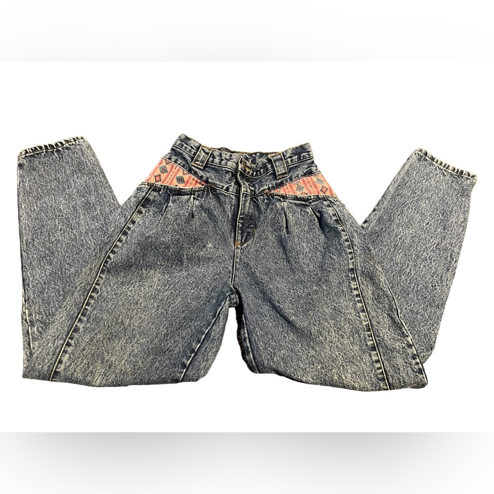 Vintage 90s Nuovo tapered pleated jeans with Aztec print detail!
